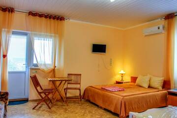 Стандартный трехместный номер с видом на море в Гостевом доме  Рейд